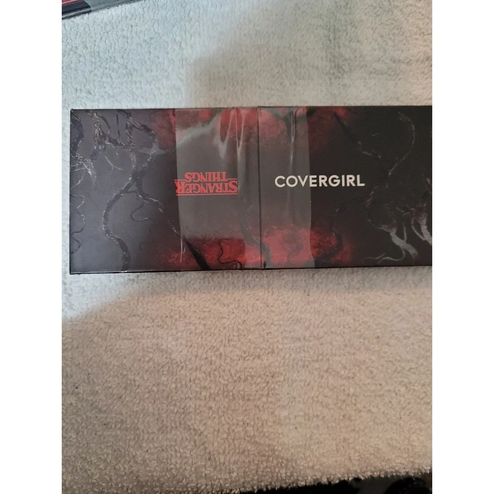 Covergirl Stranger Things The Crawl Face & Eye Multi-Palette NEW Makeup 170‎